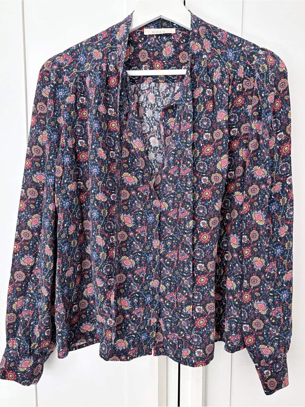 DÔEN Josseline top in Midnight Riviera Medallion. 100% silk. Size S - Picture 2 of 6